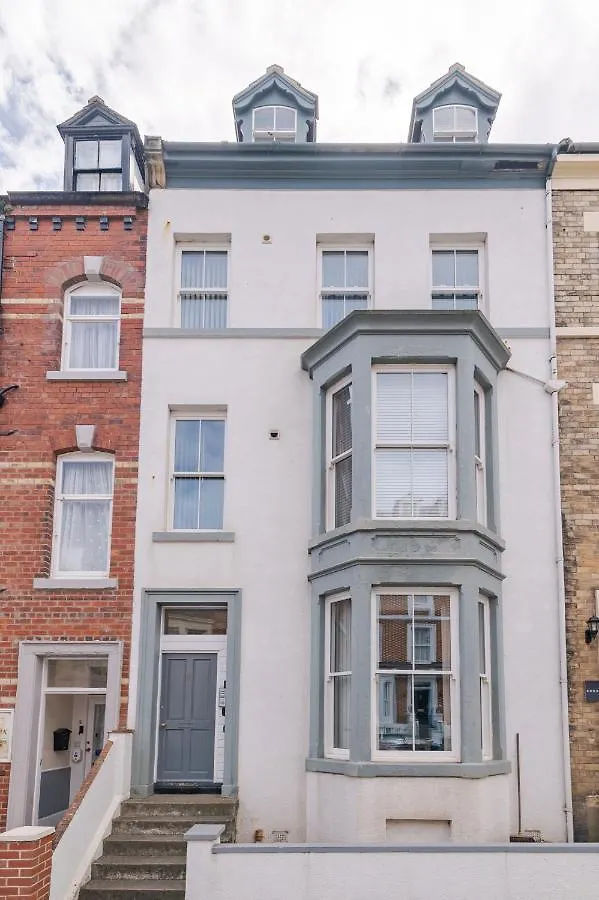 Whitby Heights Apartman